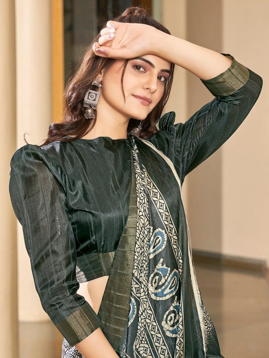 Artistry in Silk: Handloom Pattu Saree in Dark Green
