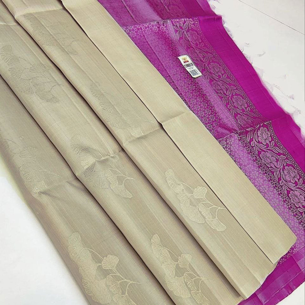 Cultural Kanchipuram Silk Saree Beige Body, Meena Butta And Pallu Work