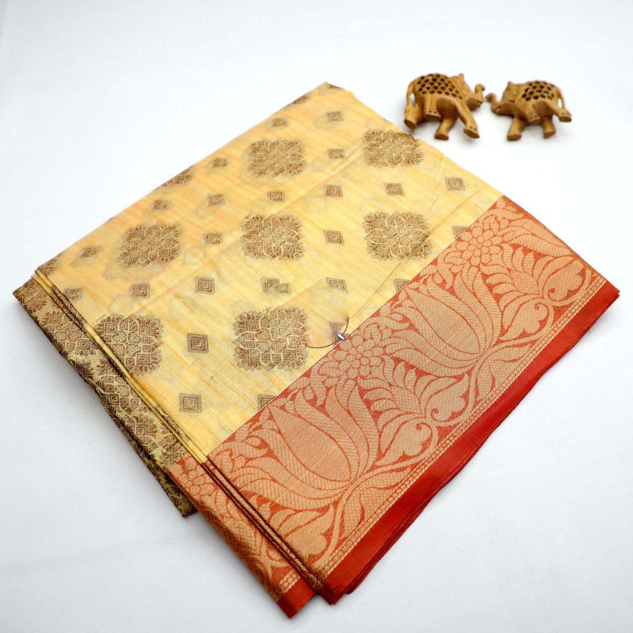 Yellow Handloom Silk Weaving Work Saree