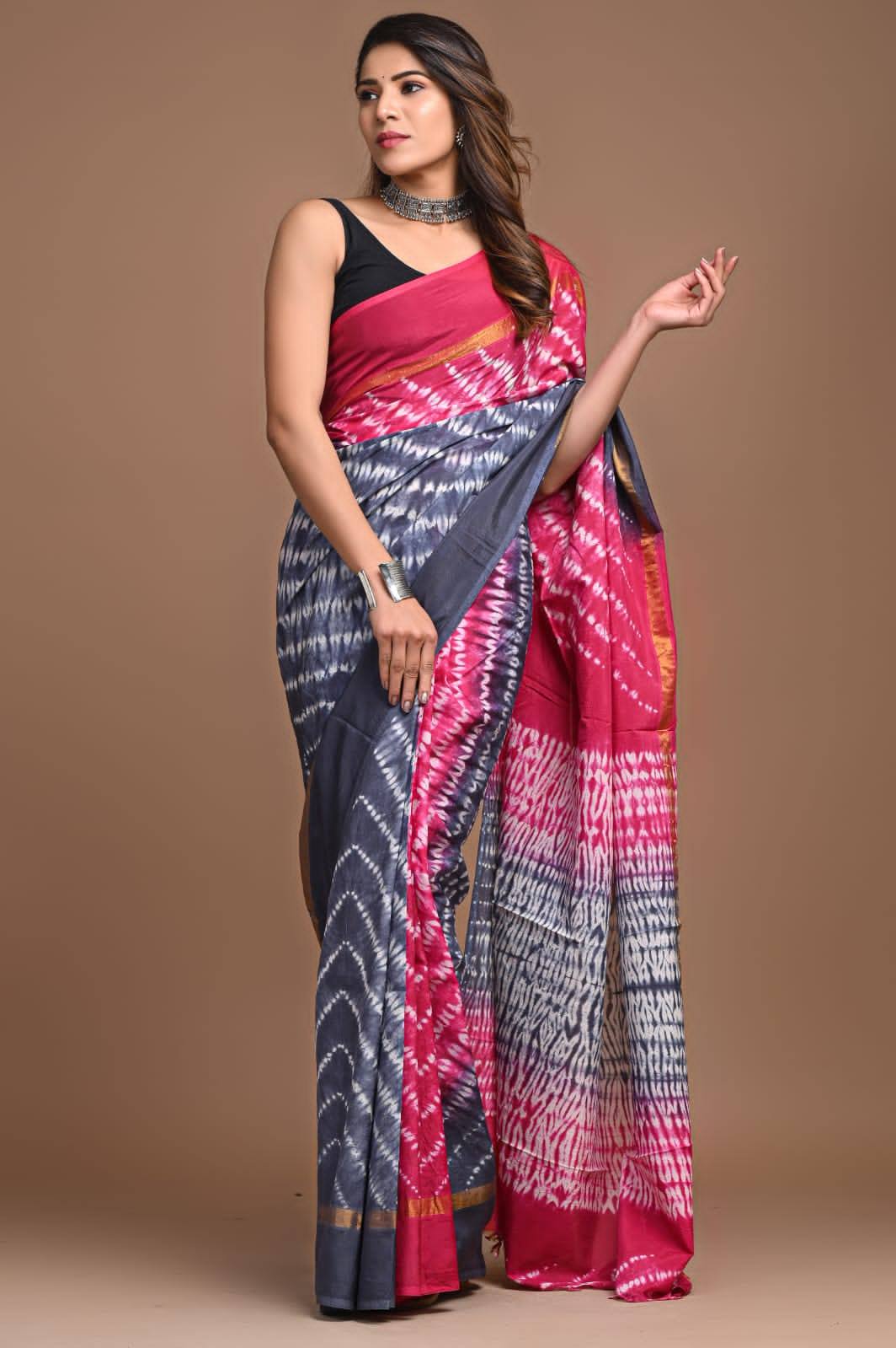 Pure Cotton Printed Mulmul Saree In Grey With Classic Blouse Look