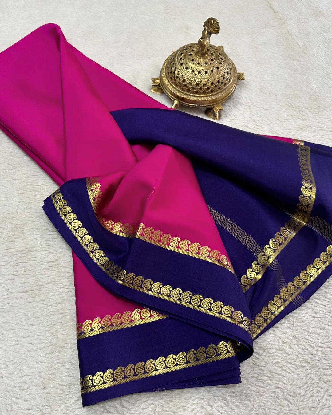 Royal Mysore Silk Soft Saree With Traditional Contrast Border Work
