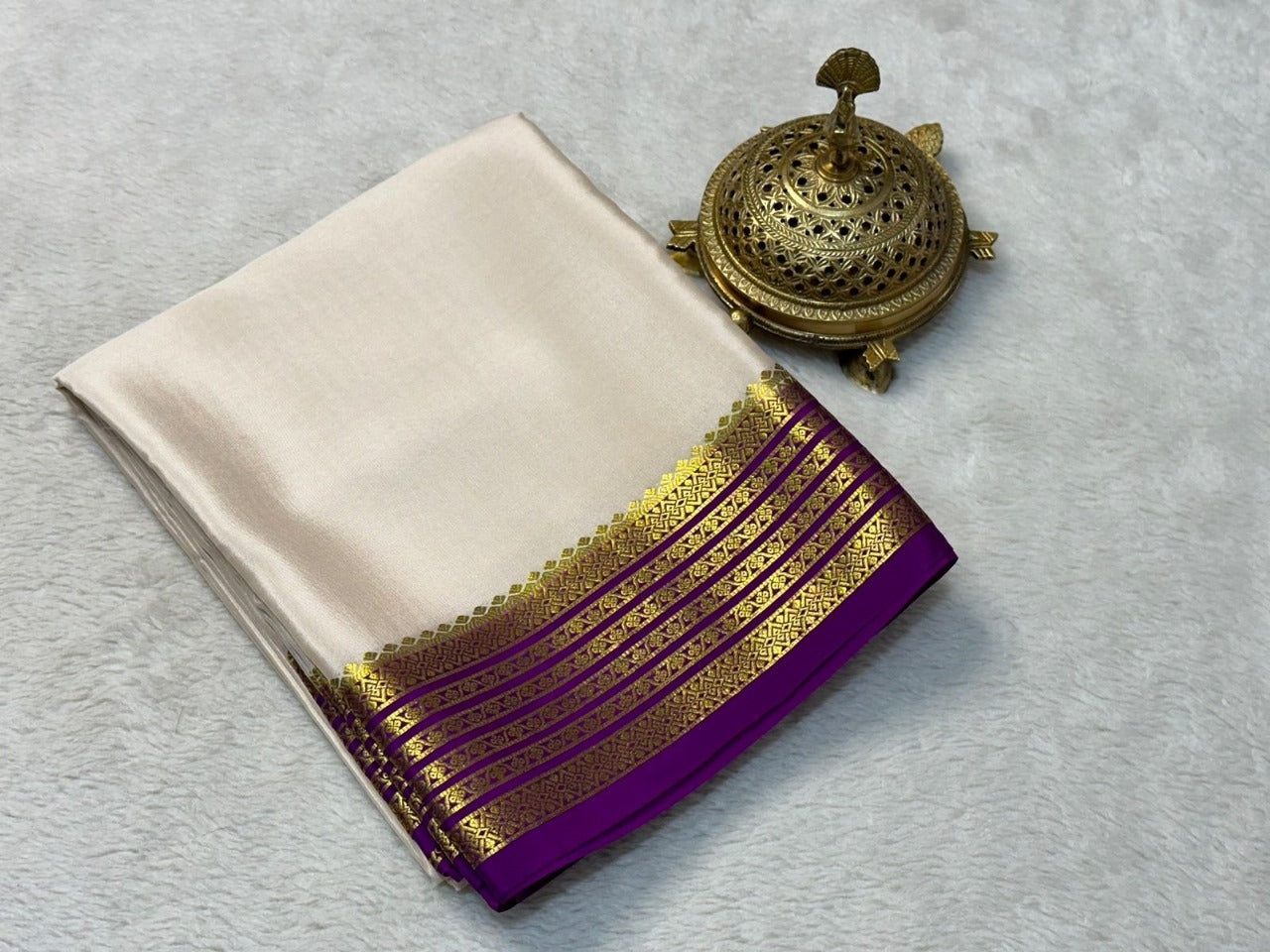 Exquisite Pure Mysore Silk Saree with Luxurious Rich Pallu in White