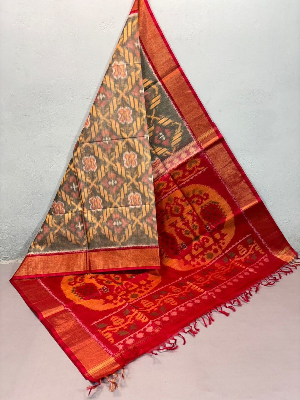 Grey Sico Pattu Saree With Digital Print Soft Silk And Handloom Blend