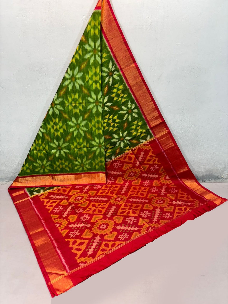 Ethnic Dark Green Handloom Soft Silk Saree Sico Pattu And Digital Motifs