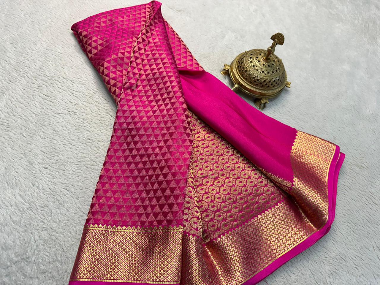 Graceful Splendor: Silk Brocade Saree with Majestic Zari Weaving & Opulent Pallu