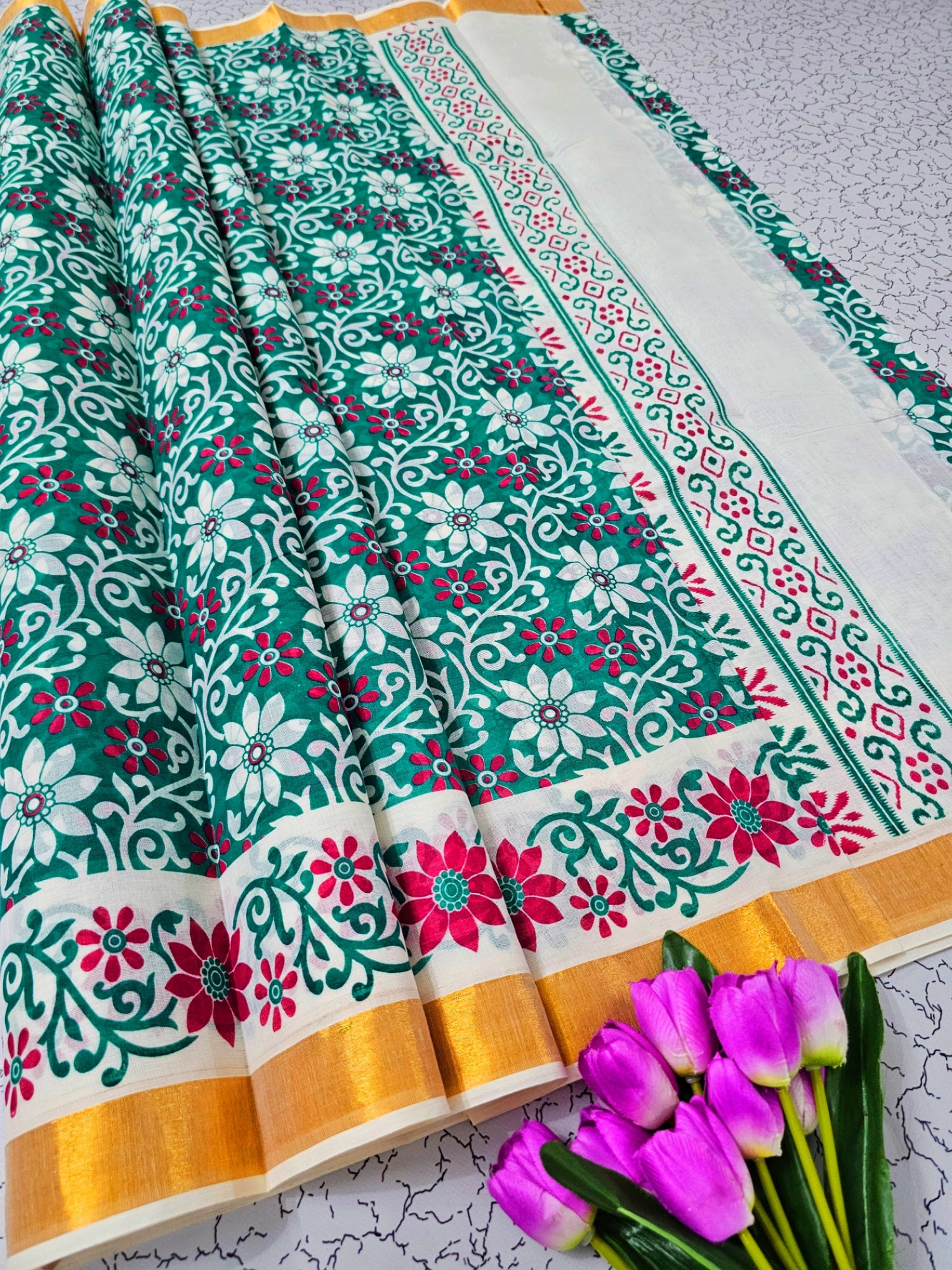 Kerala Linen Elegance: Jari Borders & Printed Blouse Set