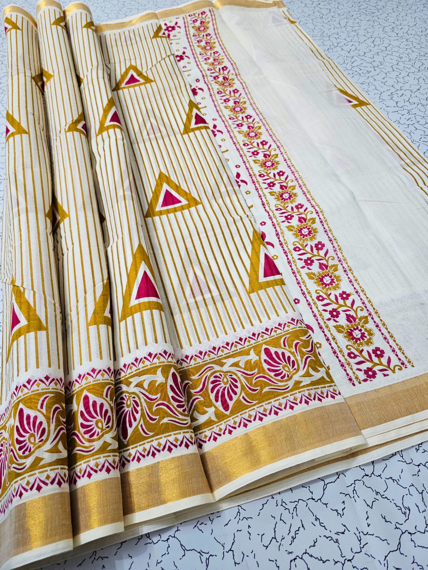 Graceful Kerala Saree: Linen Texture & Golden Jari Accent