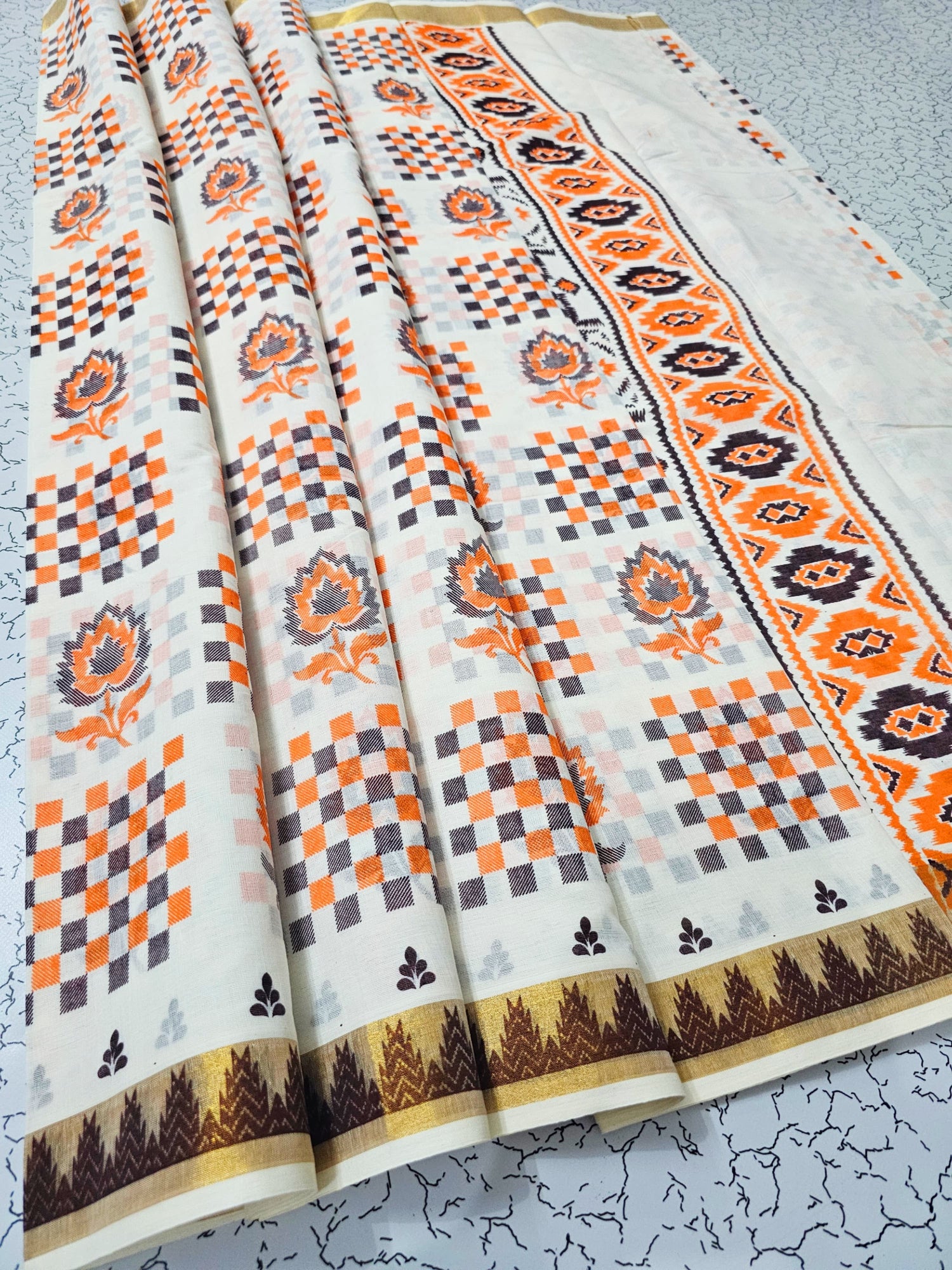 Stylish White Kerala Inspired Southloom Saree With Printed Pattern And Blouse