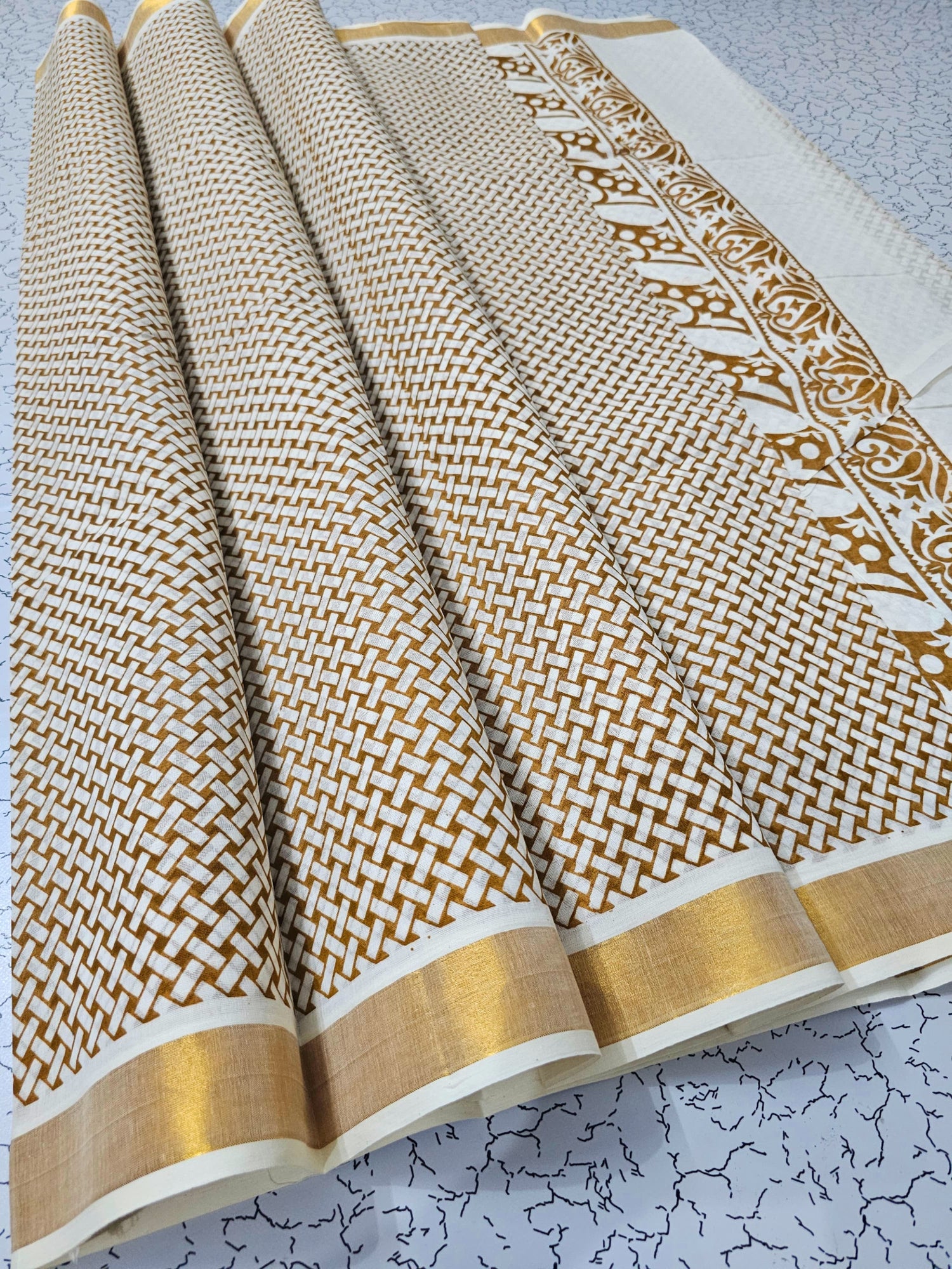 Ethnic Southloom Style Kerala Saree In Off White With Cotton Linen Fabric And Print