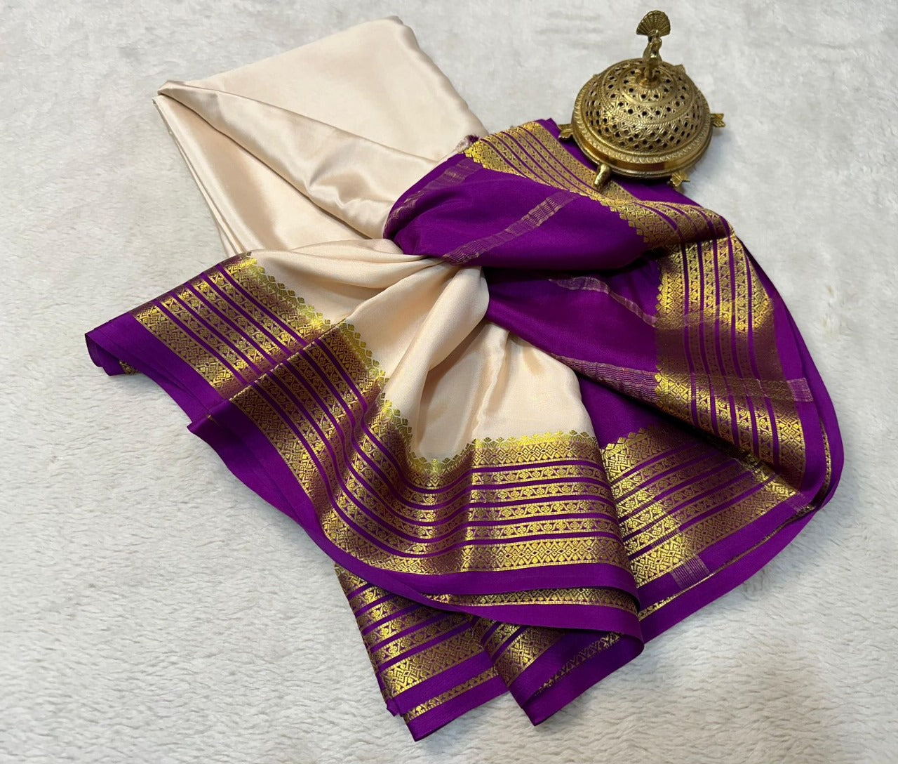 Exquisite Pure Mysore Silk Saree with Luxurious Rich Pallu in White