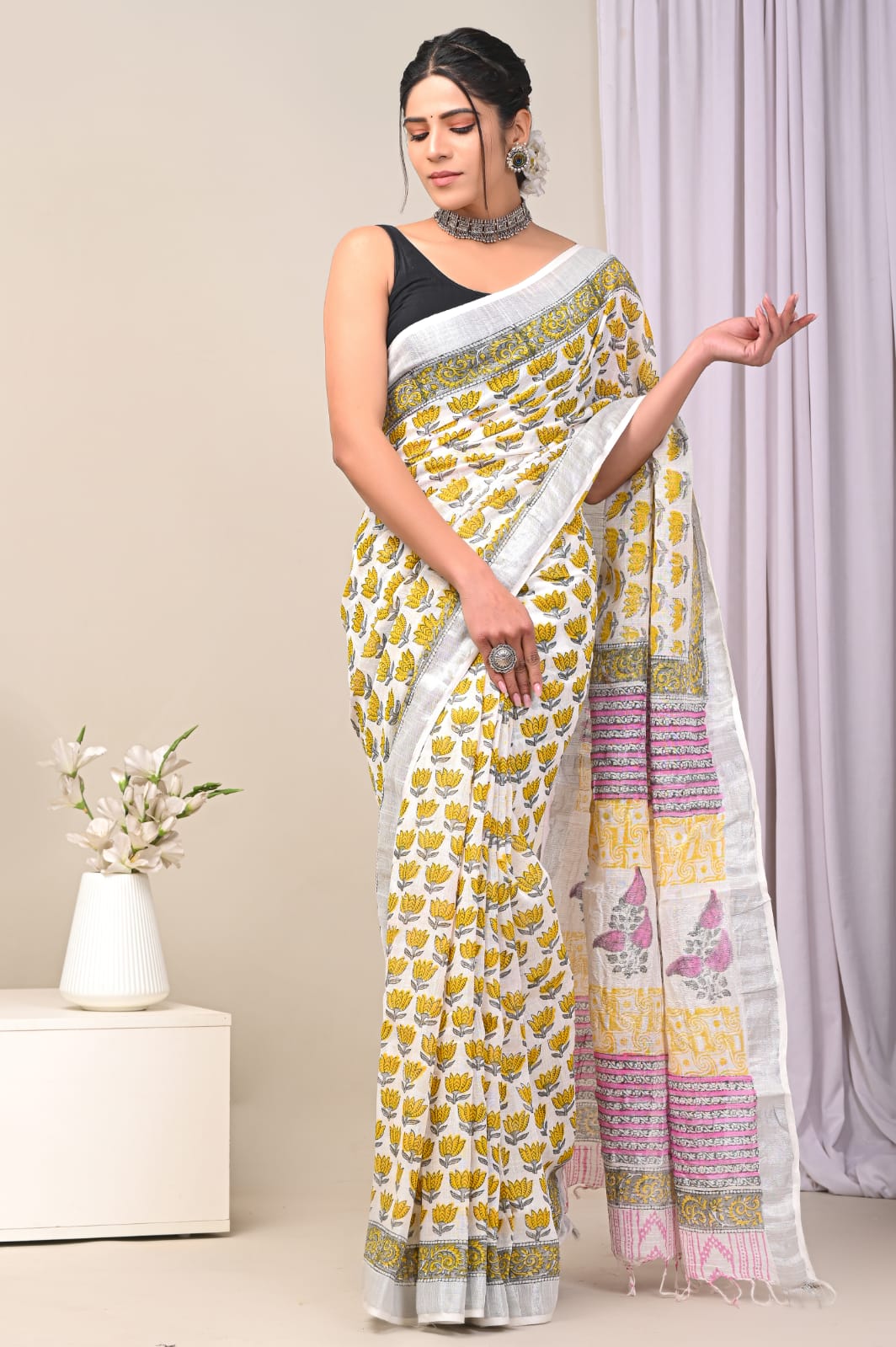 Elegant Printed Linen Saree For Ceremonies Includes Stylish Blouse