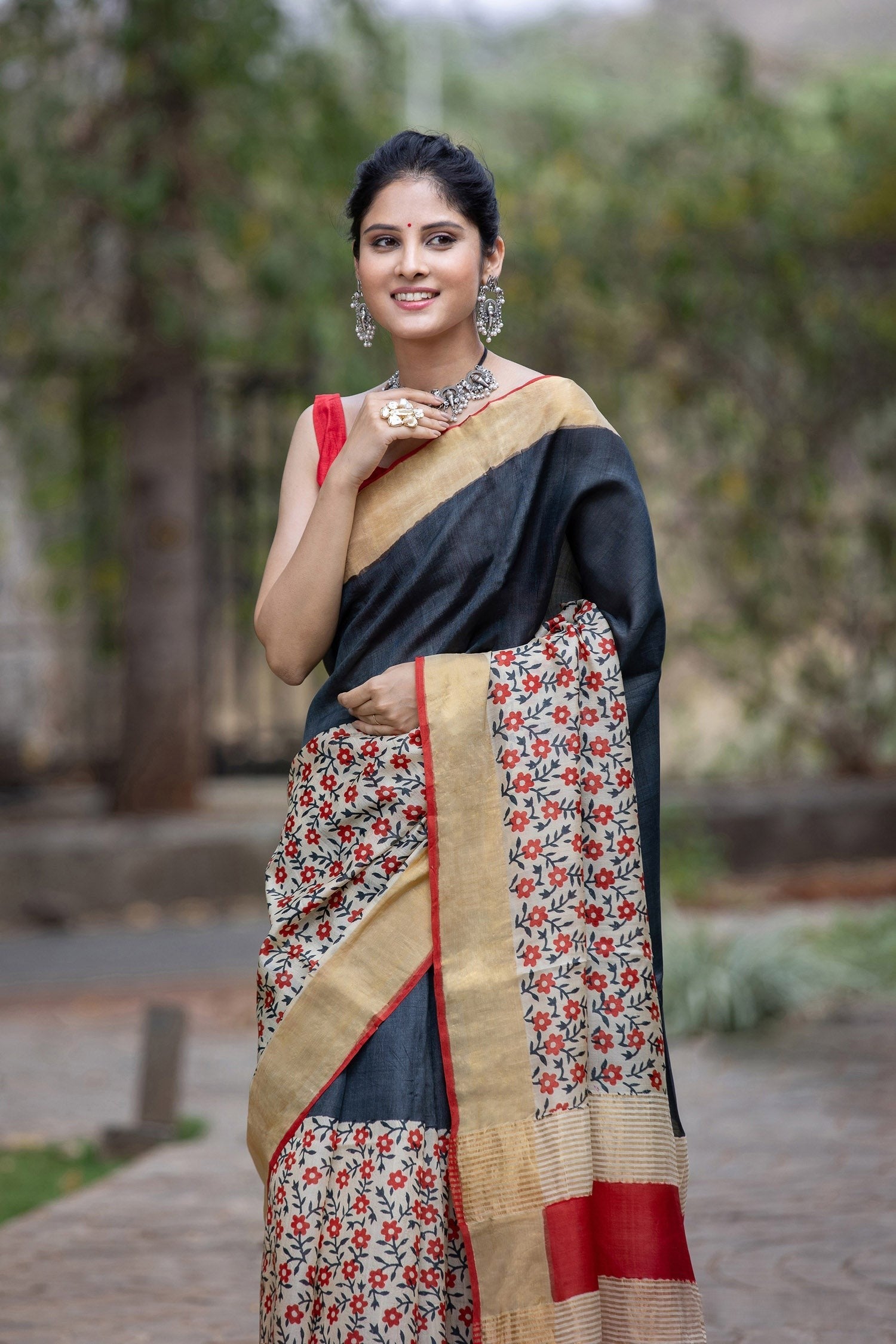 Festive Wear Tussar Silk Saree with Kalamkari Art And Fashionable Blouse Piece