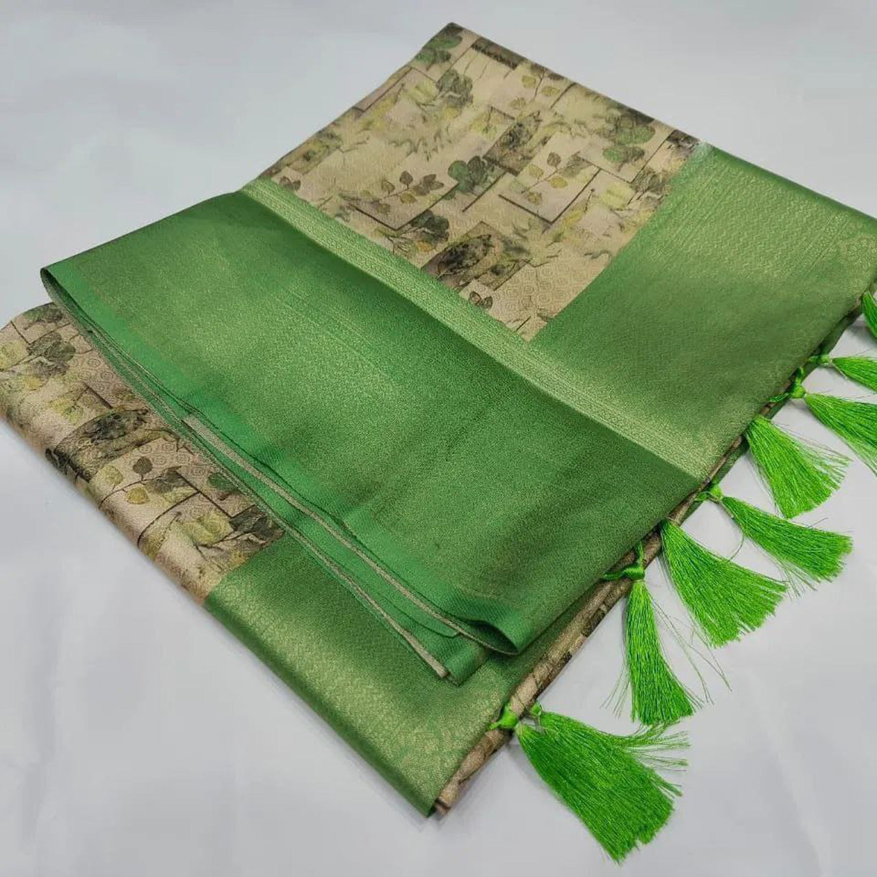Green Soft Silk Saree For Women Digital Print With Plain Blouse