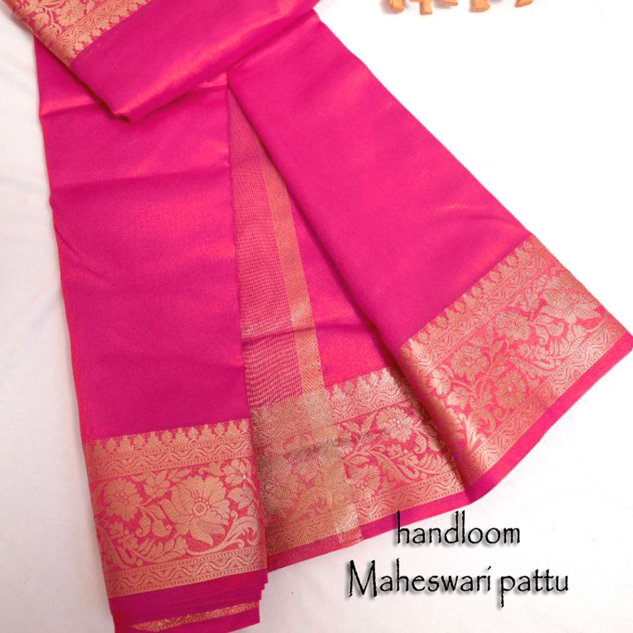 Soft Tissue Silk Maheshwari Pattu Saree Pink Plain With Rich Zari Weave