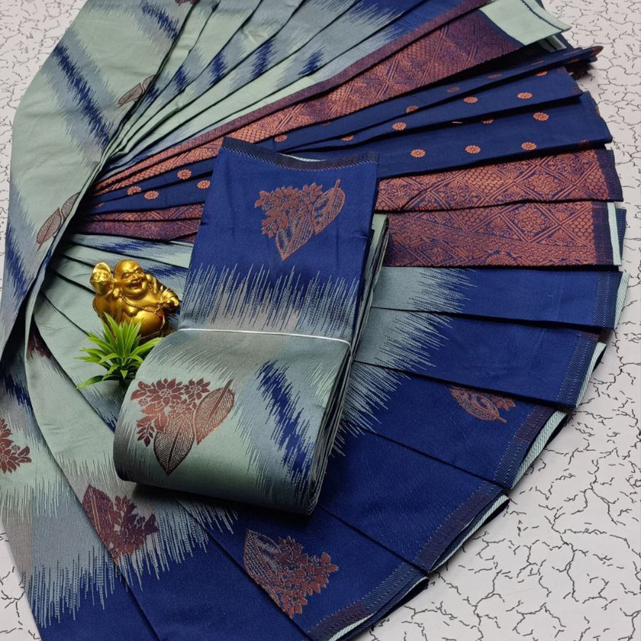 Luxurious Grey 3D Silk Saree Handloom Kubera Pattu With Festive Detailing