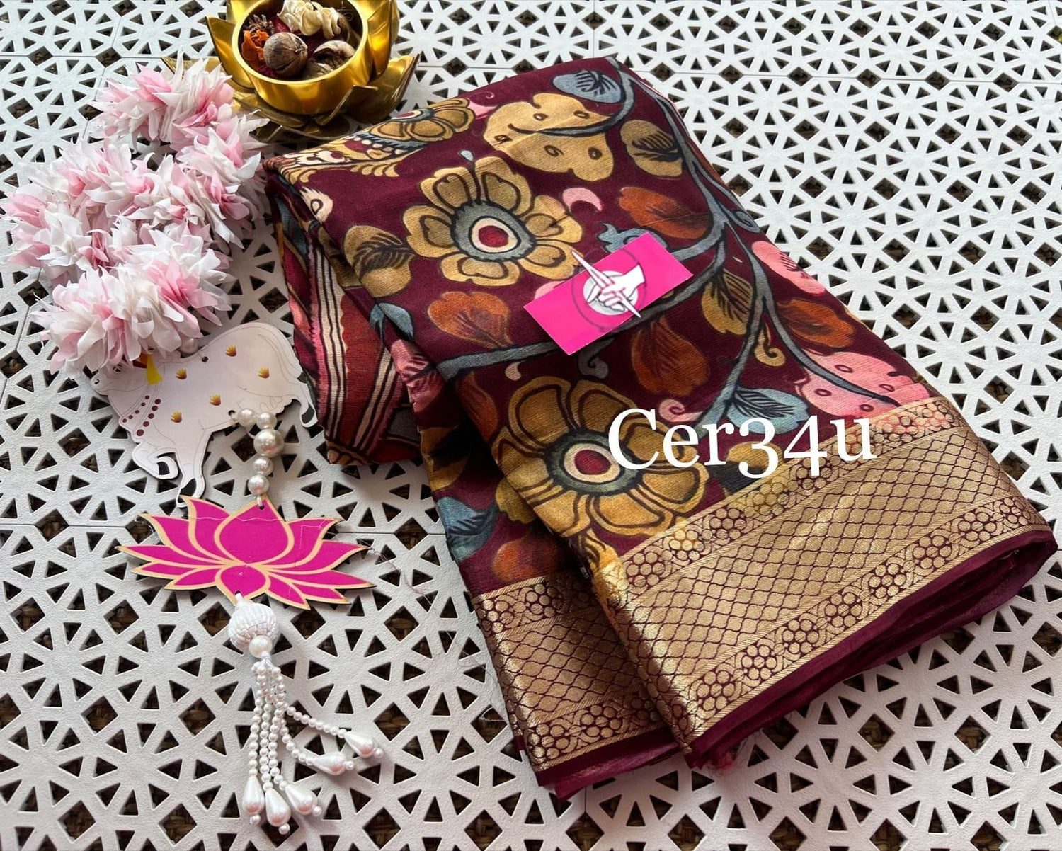 Sophisticated Silk Saree With Sleek Digital Pattern And Fancy Touch