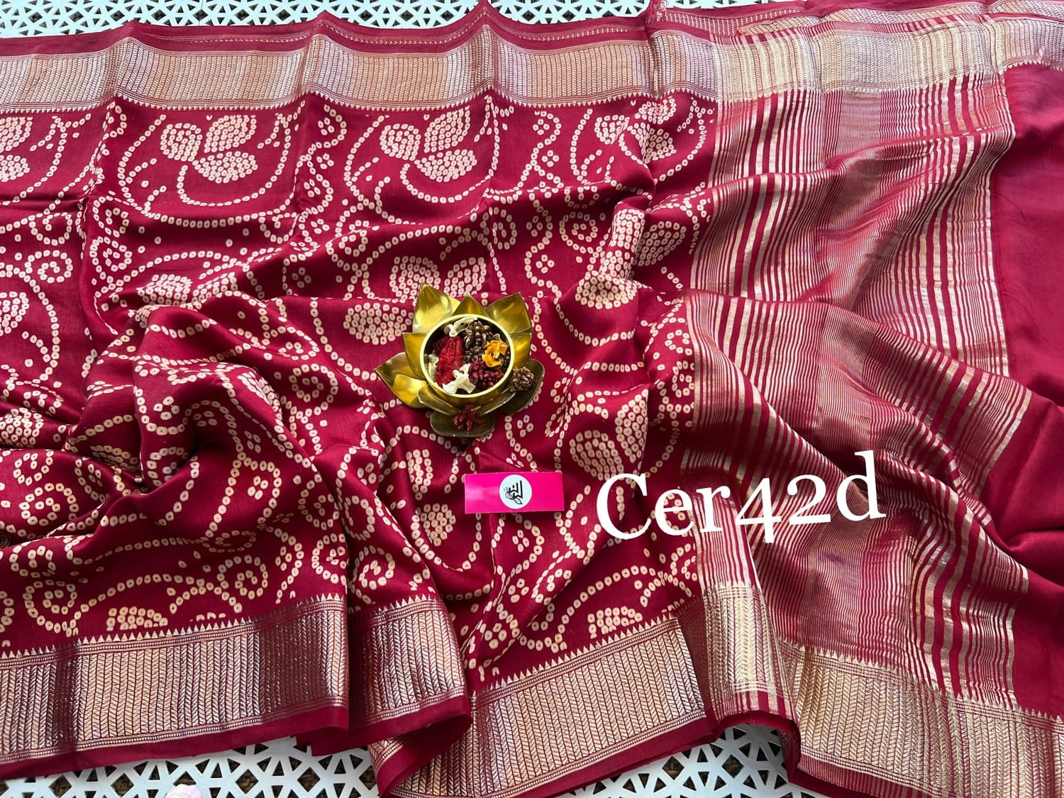 Graceful Red Bandhani Single Dot Printed Silk Saree For Women