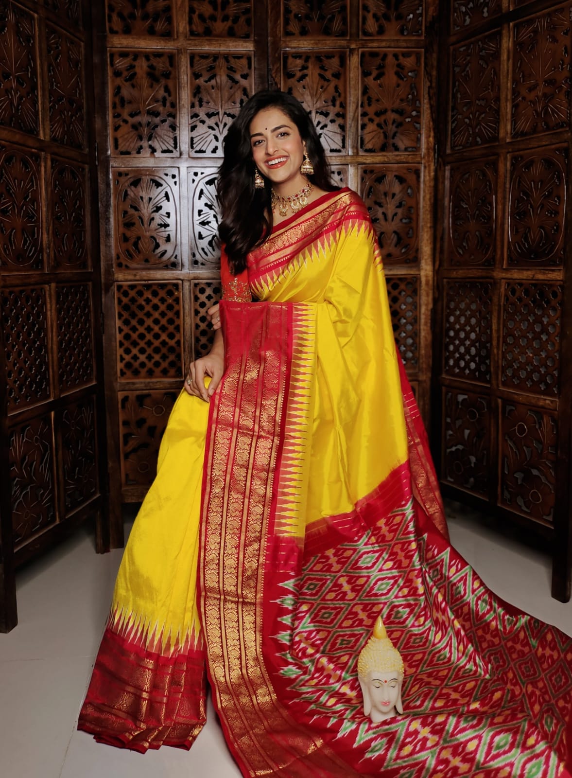 Traditional Handloom Soft Silk Saree With Elegant Ikkat Digital Print