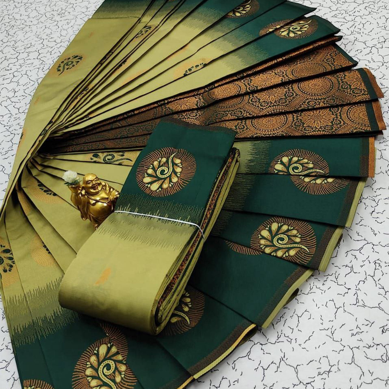 Traditional Weaving Saree Green Handloom Kubera Pattu Silk With Festive Flair