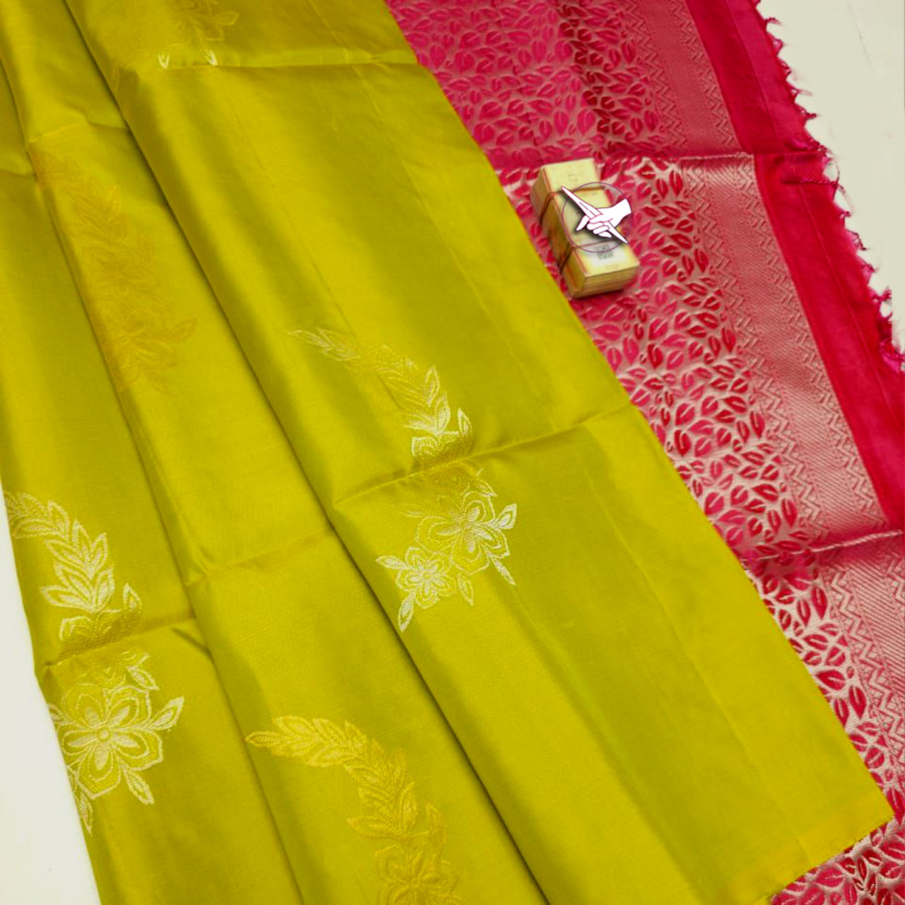 Classic Green Meenakari Butta Kanchipuram Saree Zari Woven Elegance