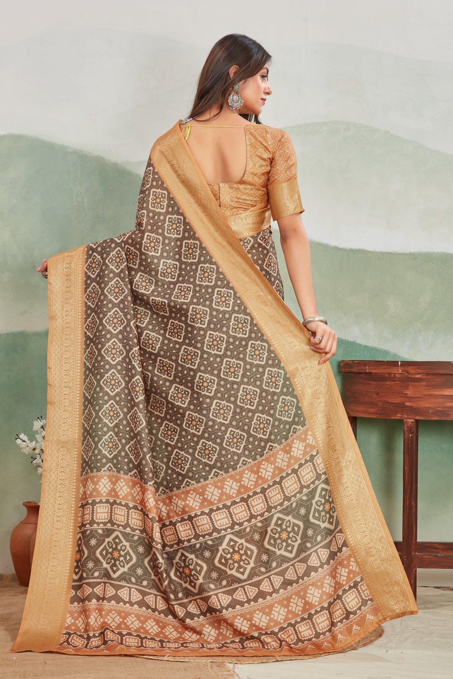 Elegant Printed Saree In Viscose Khadi Batik Fabric