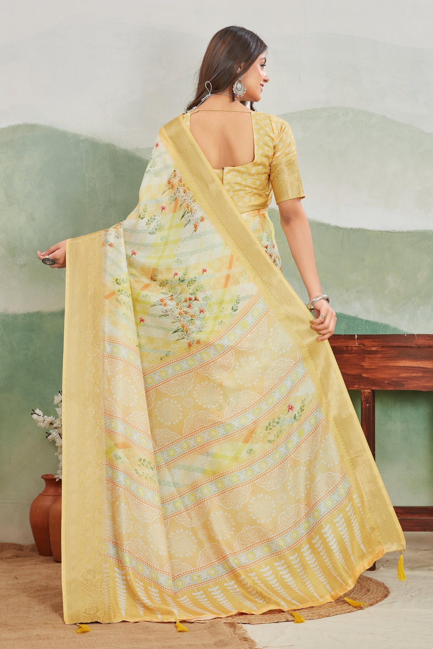 Ethnic Viscose Khadi Saree With Artistic Batik Print