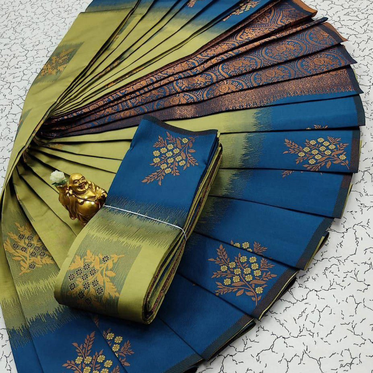 Stunning Green Kubera Pattu Saree Handloom Silk Weaving For Weddings And Festivals