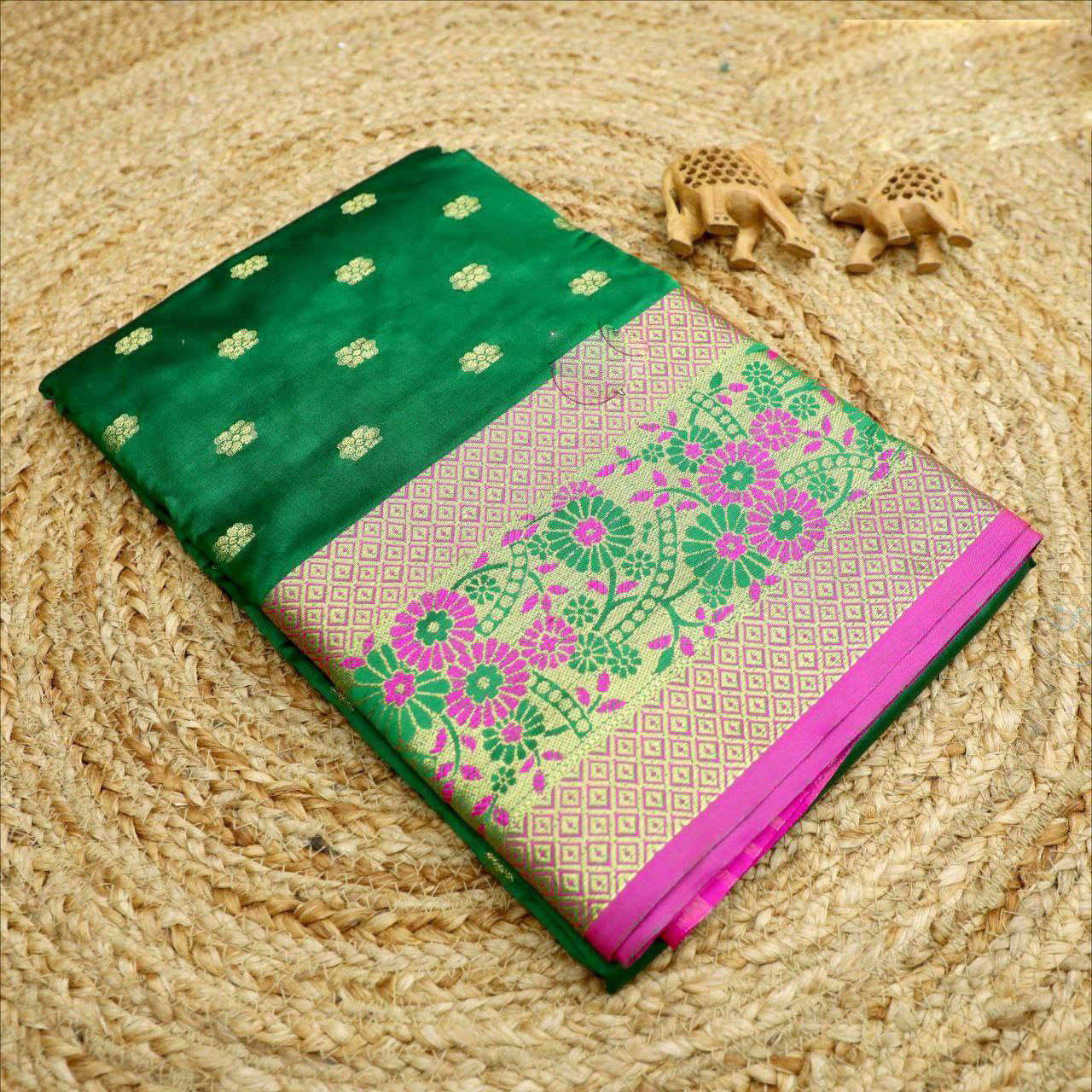 Luxurious Dark Green Korvai Silk Saree Artistic Weaving For Sangeet Night Elegance