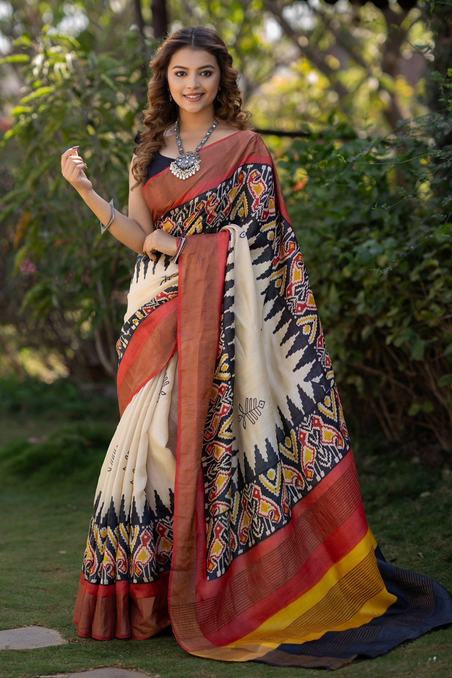 Beige Handloom Tussar Silk Saree with Kalamkari Motifs And Fancy Blouse