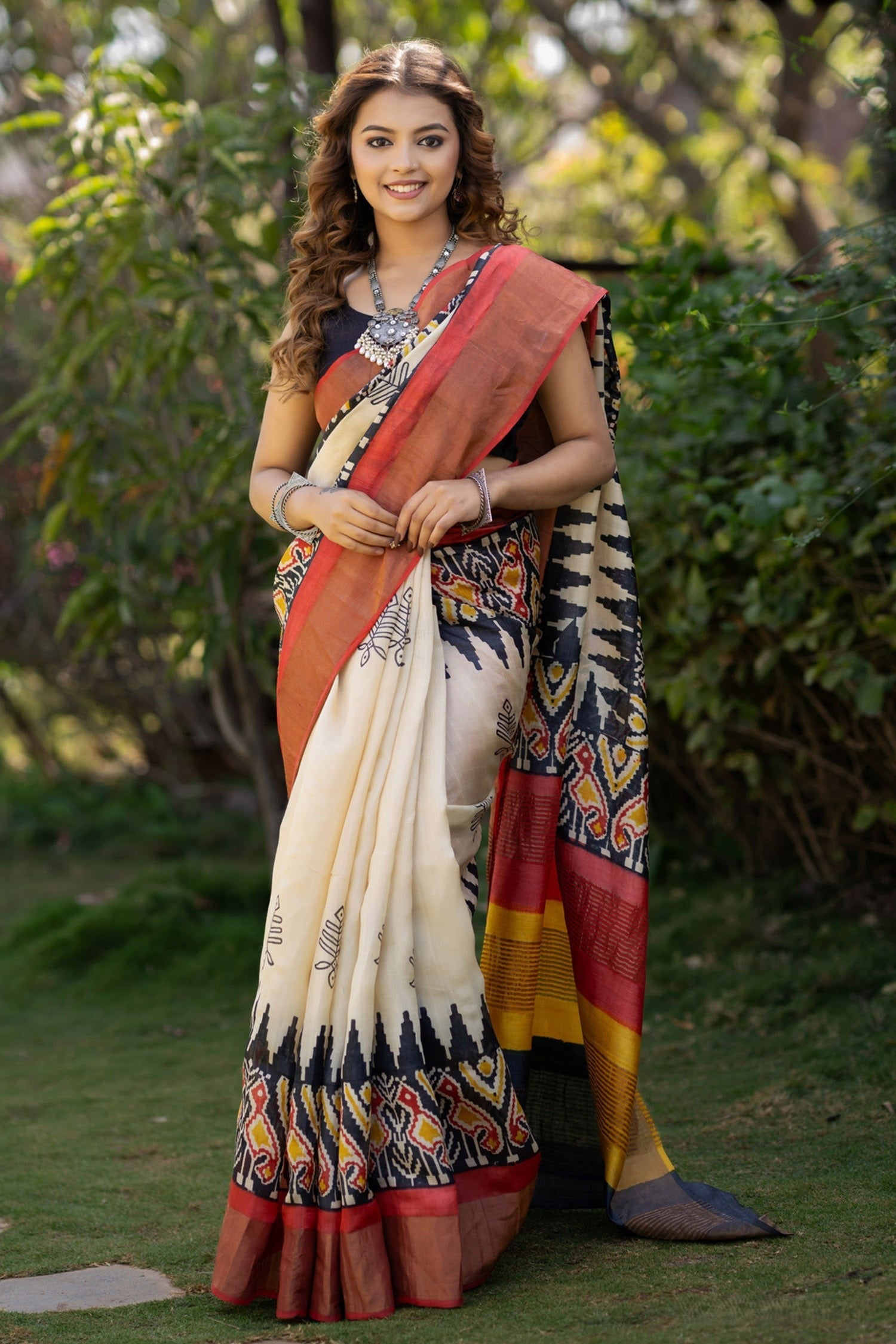 Beige Handloom Tussar Silk Saree with Kalamkari Motifs And Fancy Blouse