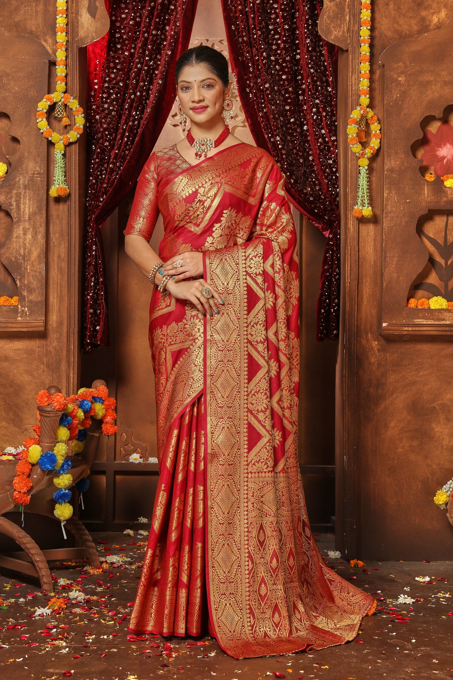 Royal Look Brocade Silk Saree With Intricate Zari Weaving