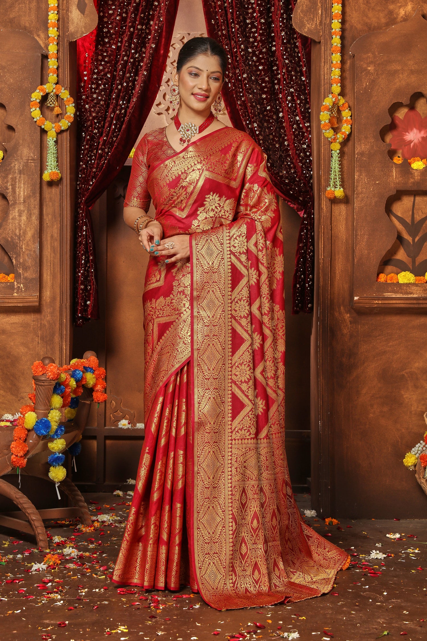 Royal Look Brocade Silk Saree With Intricate Zari Weaving