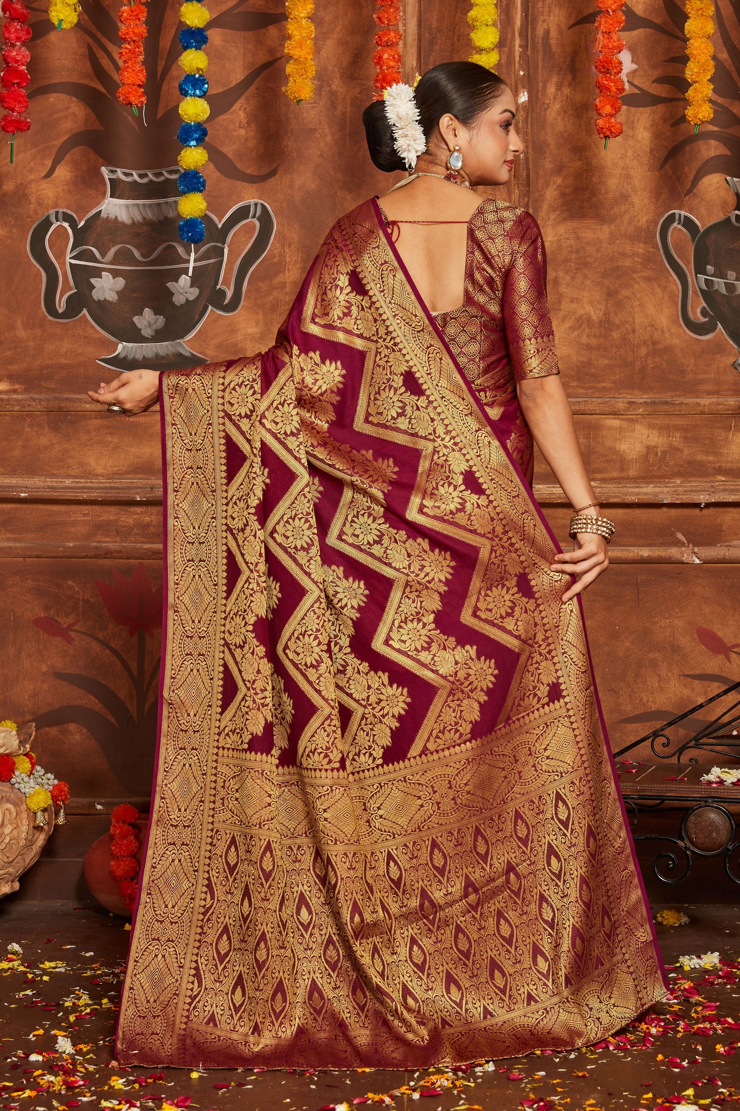 Heritage Style Banarasi Zari Weaving Silk Saree
