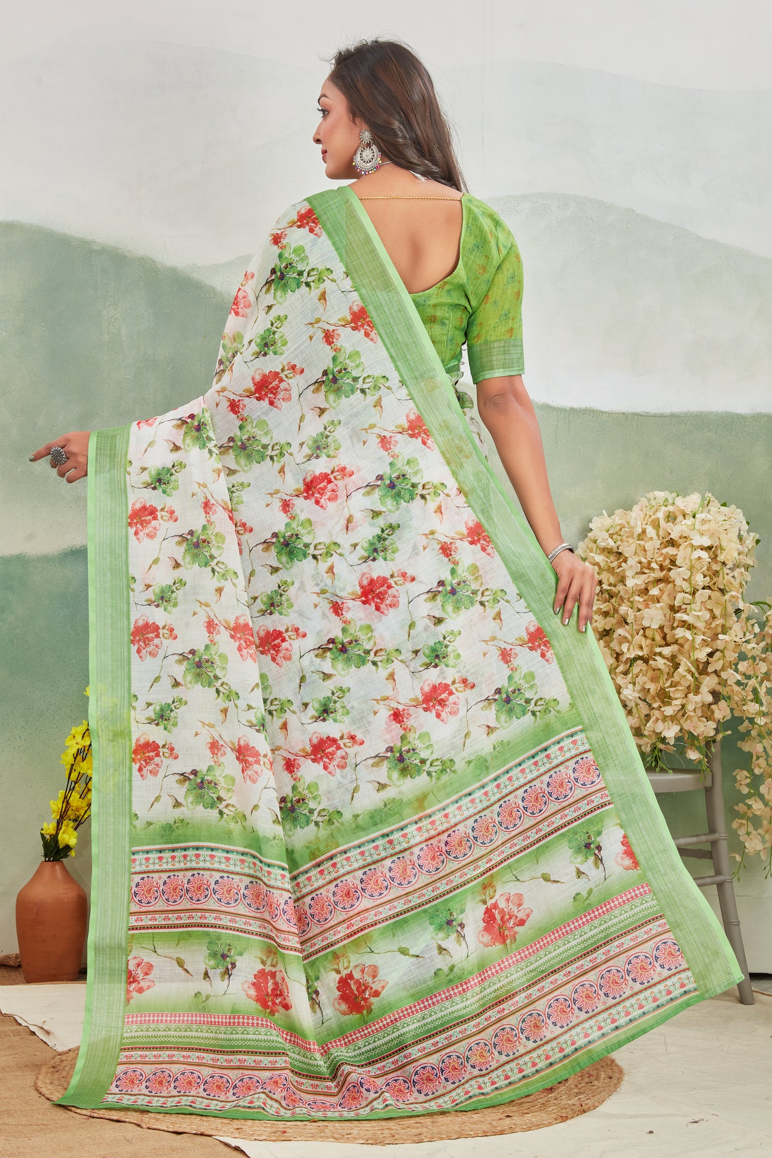 Graceful Traditional Wear Linen Saree With Artistic Prints