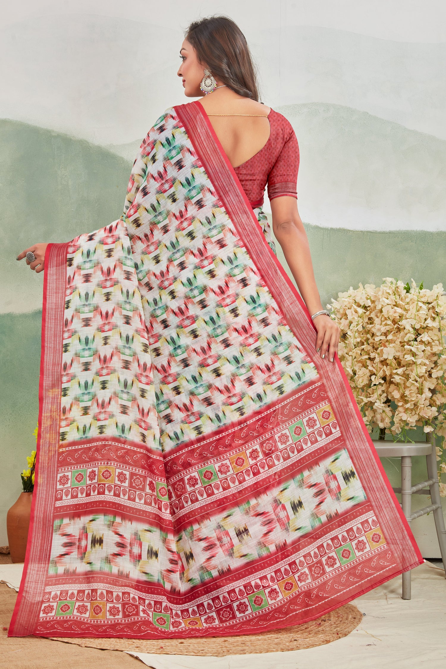 Stylish Ethnic Linen Saree With Timeless Print Patterns