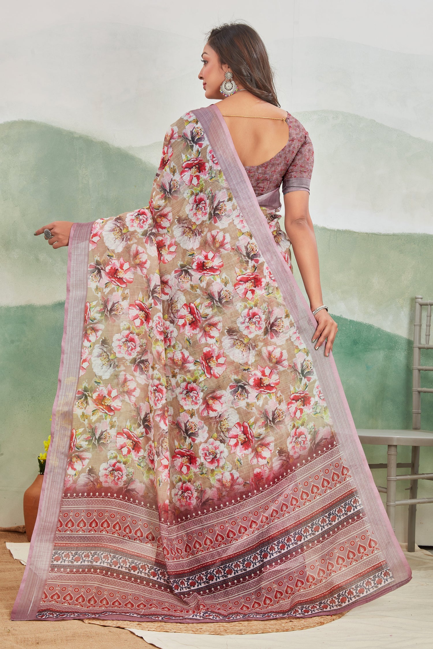 Classy Linen Soft Silk Saree With Digital Artwork For Traditional Events