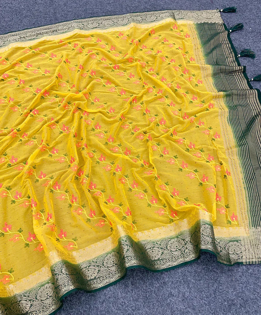 💕Excellent  Yellow Banarasi saree adorned with intricate embroidery work.💕