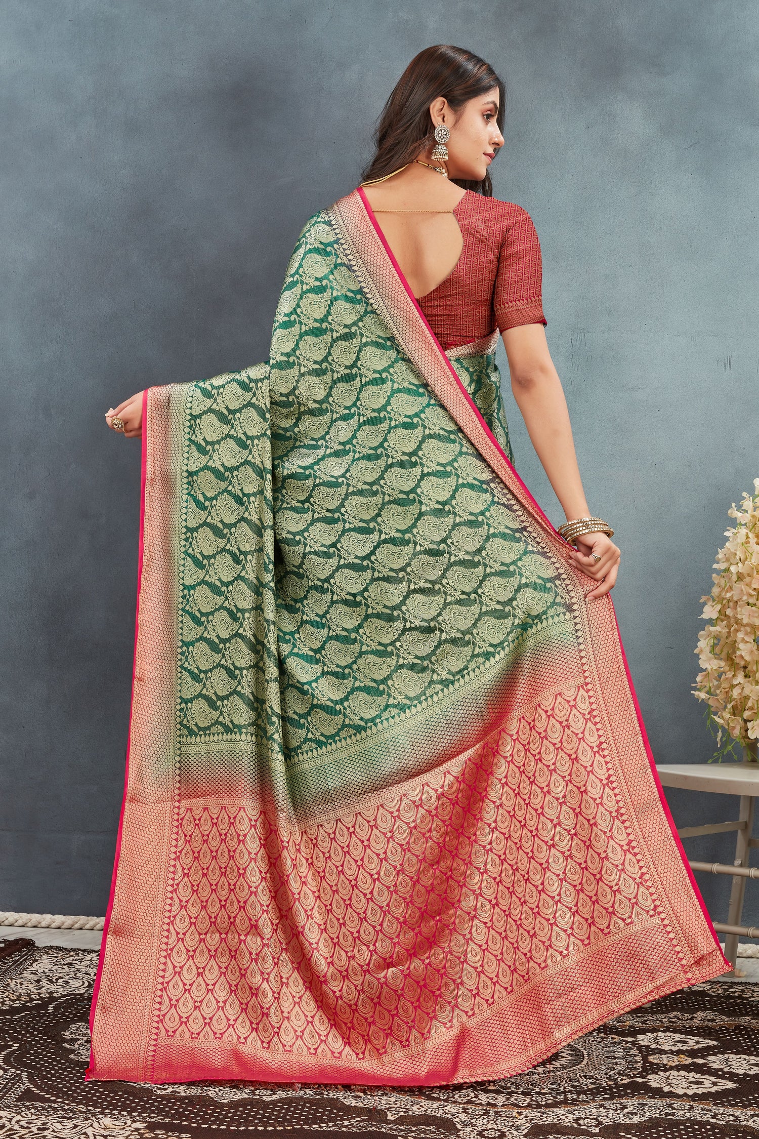 Step Into Splendor: Mesmerizing Brocade Sarees for the Timeless Beauty