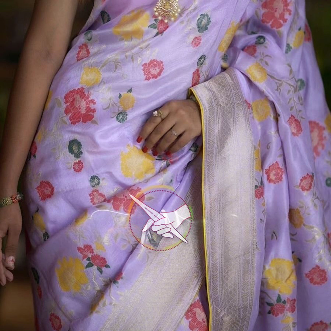 Graceful Lavender Woven Handloom Silk Saree For Festive And Wedding Wear