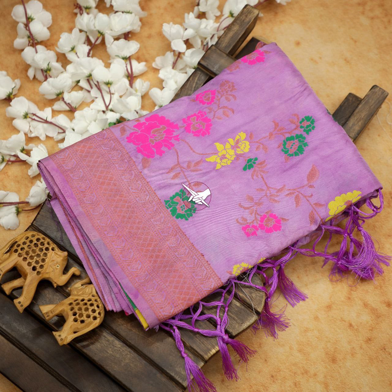 Graceful Lavender Woven Handloom Silk Saree For Festive And Wedding Wear