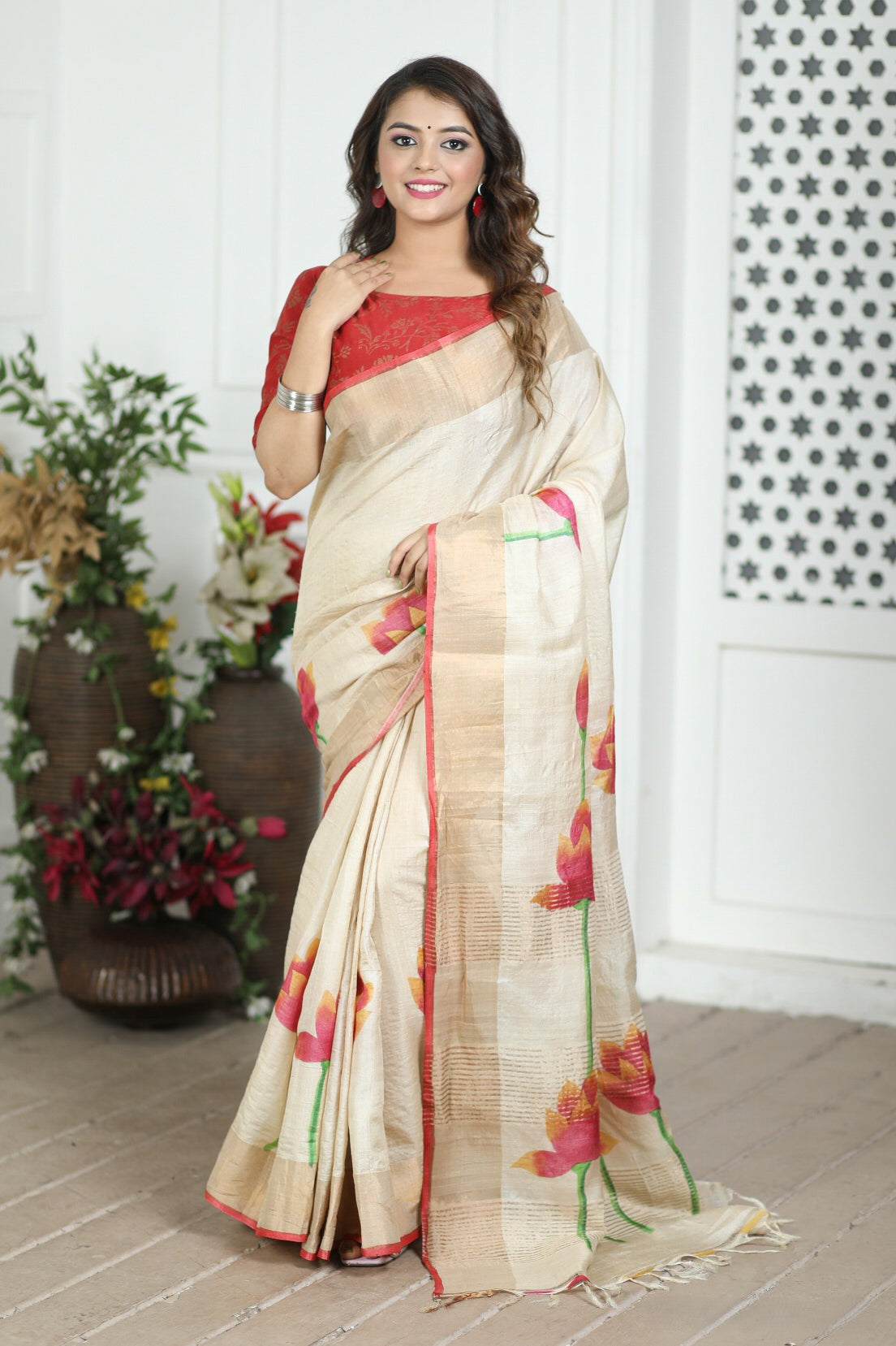 Chic Tussar Silk Saree Featuring Traditional Kalamkari Print And Fancy Blouse