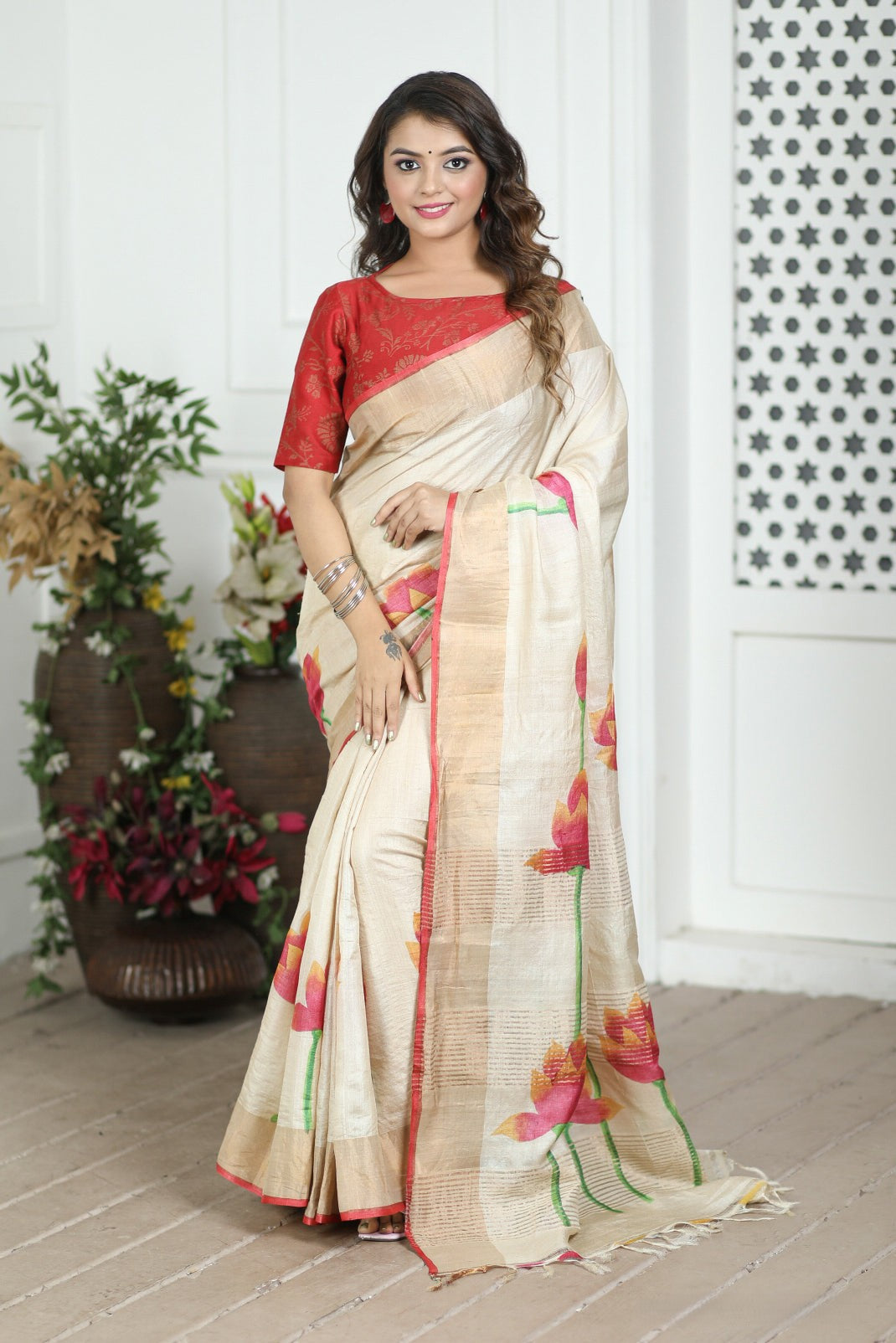Chic Tussar Silk Saree Featuring Traditional Kalamkari Print And Fancy Blouse