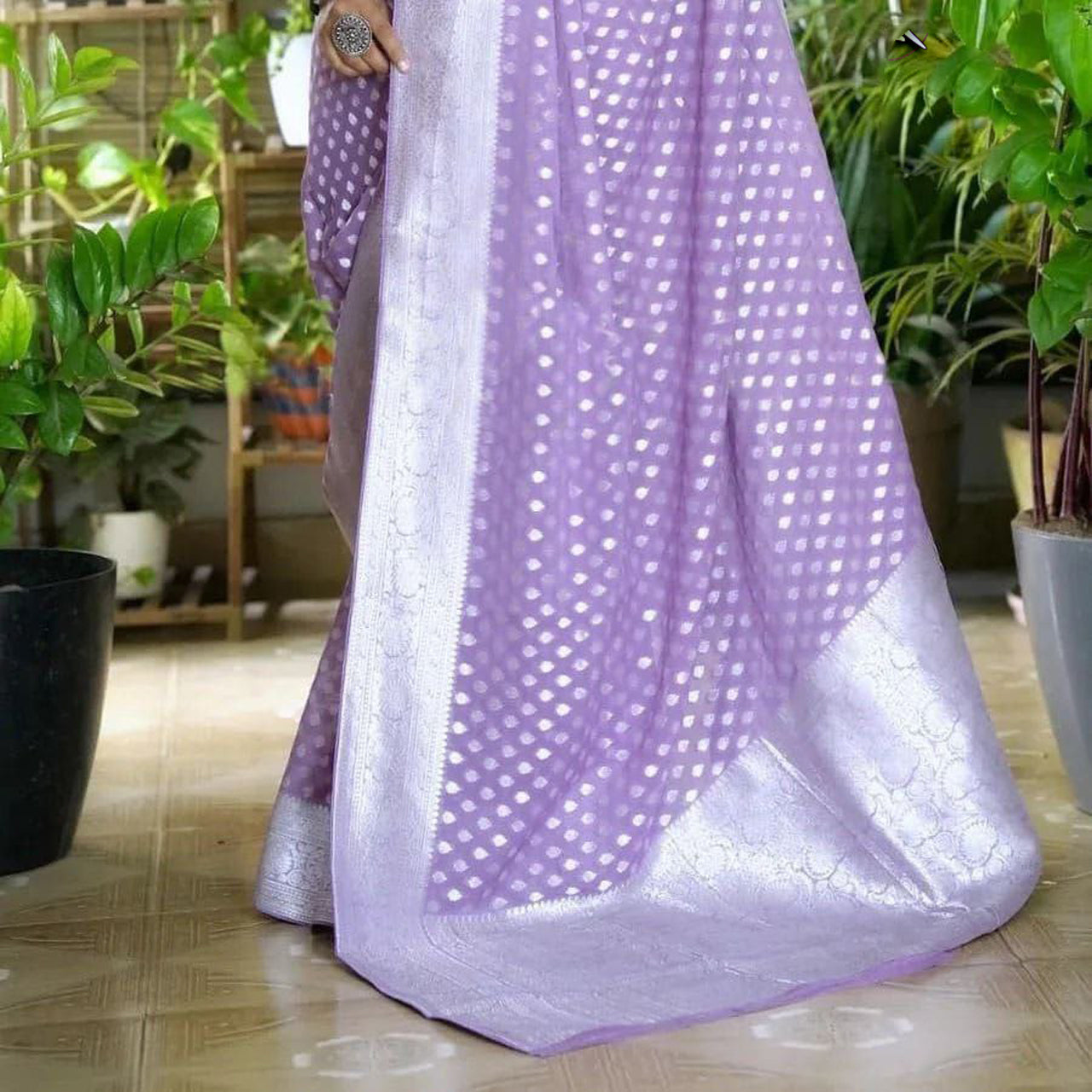 Chic Lavender Georgette Handloom Weaving Saree With Matching Unstitched Blouse