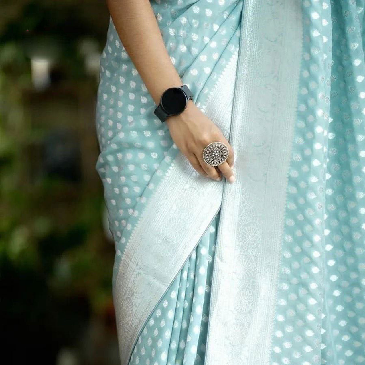 Elegant Light Blue Pure Georgette Saree Handloom Woven With Unstitched Blouse Fabric