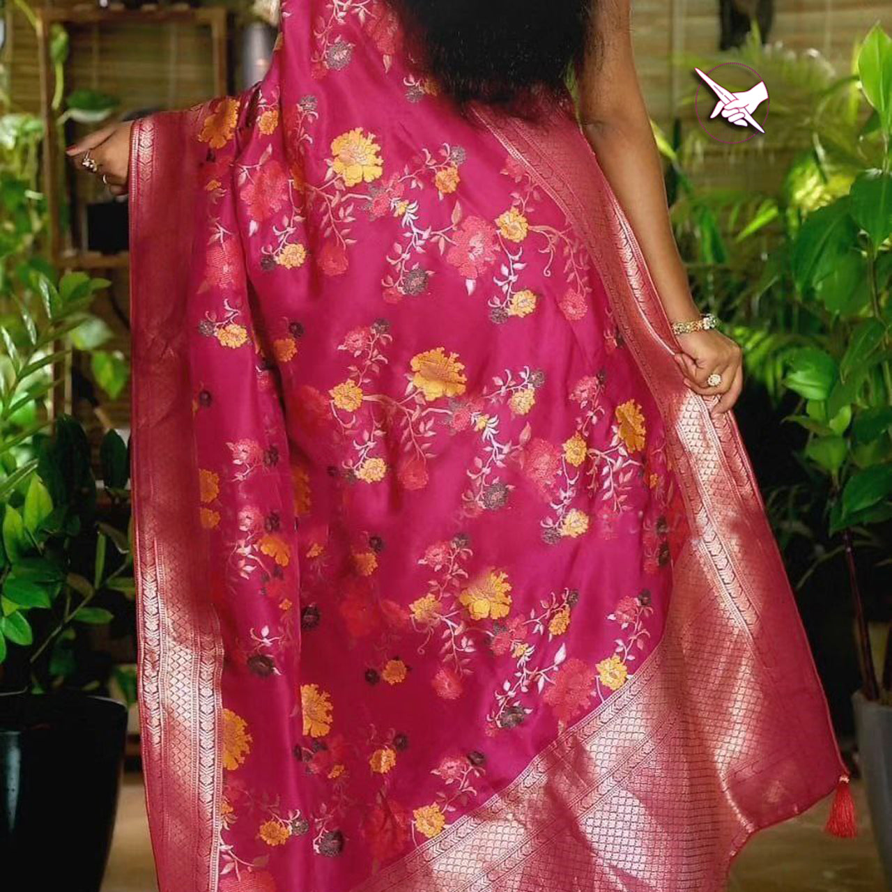 Traditional Rani Handloom Weaving Silk Saree With Fancy Finish