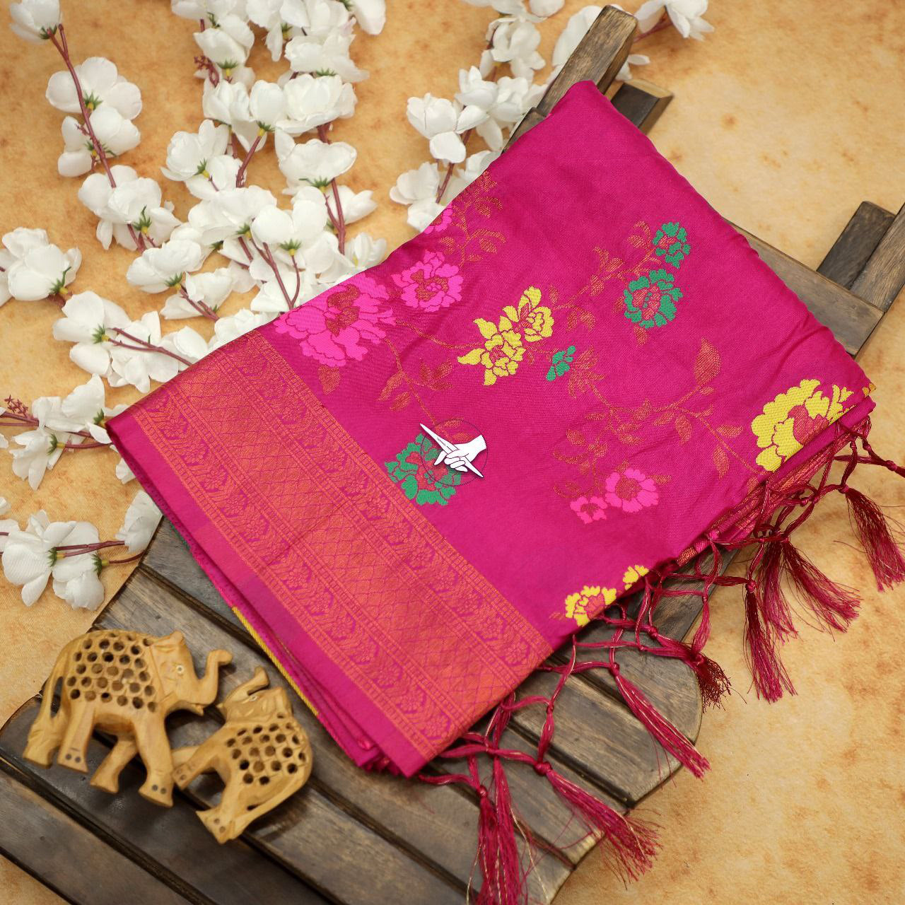Traditional Rani Handloom Weaving Silk Saree With Fancy Finish