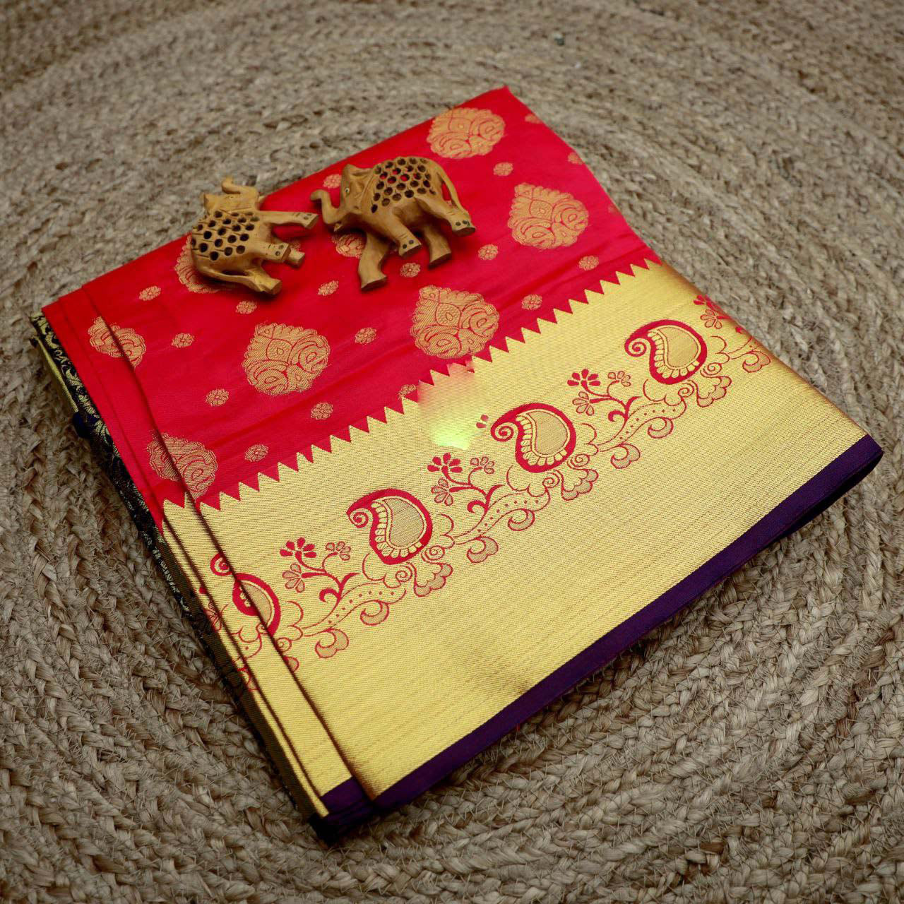 Rich Rani Handloom Silk Saree With Korvai Weaving And Designer Blouse