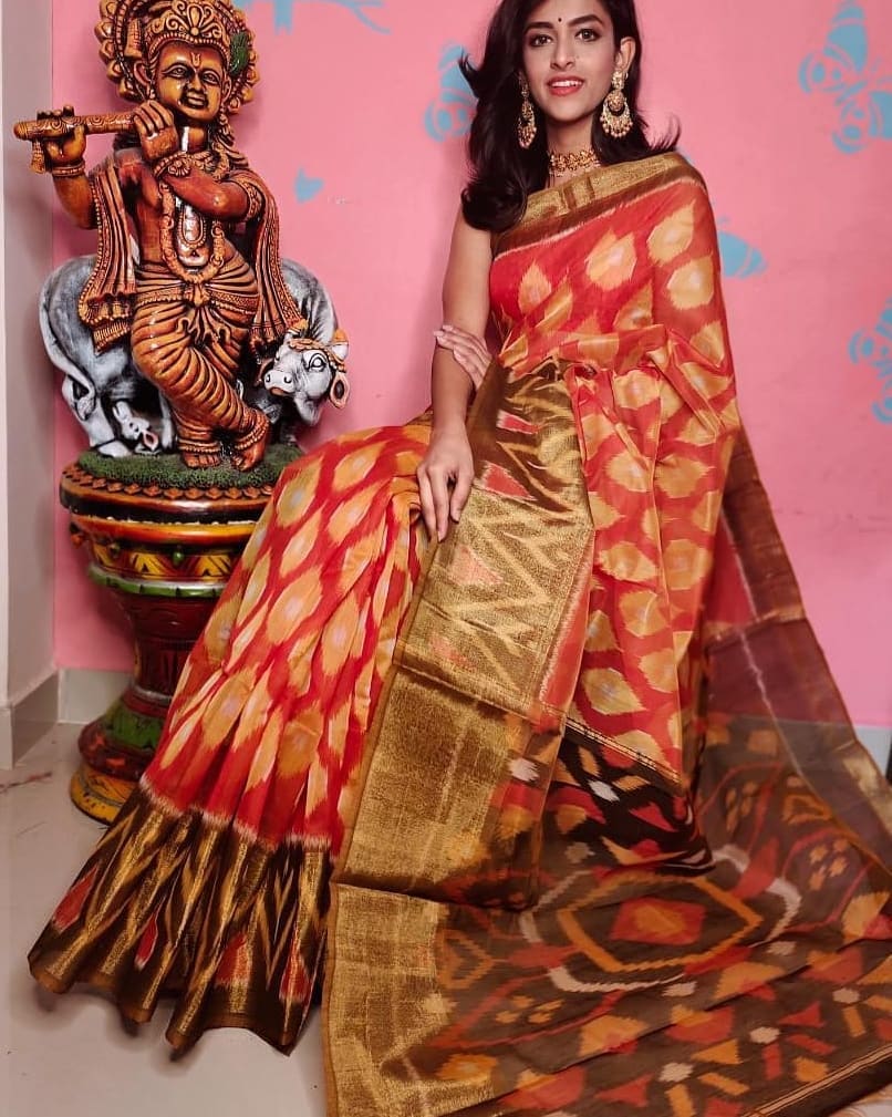 Appealing Ikkat Print Saree In Fancy Soft Silk With Handloom Touch