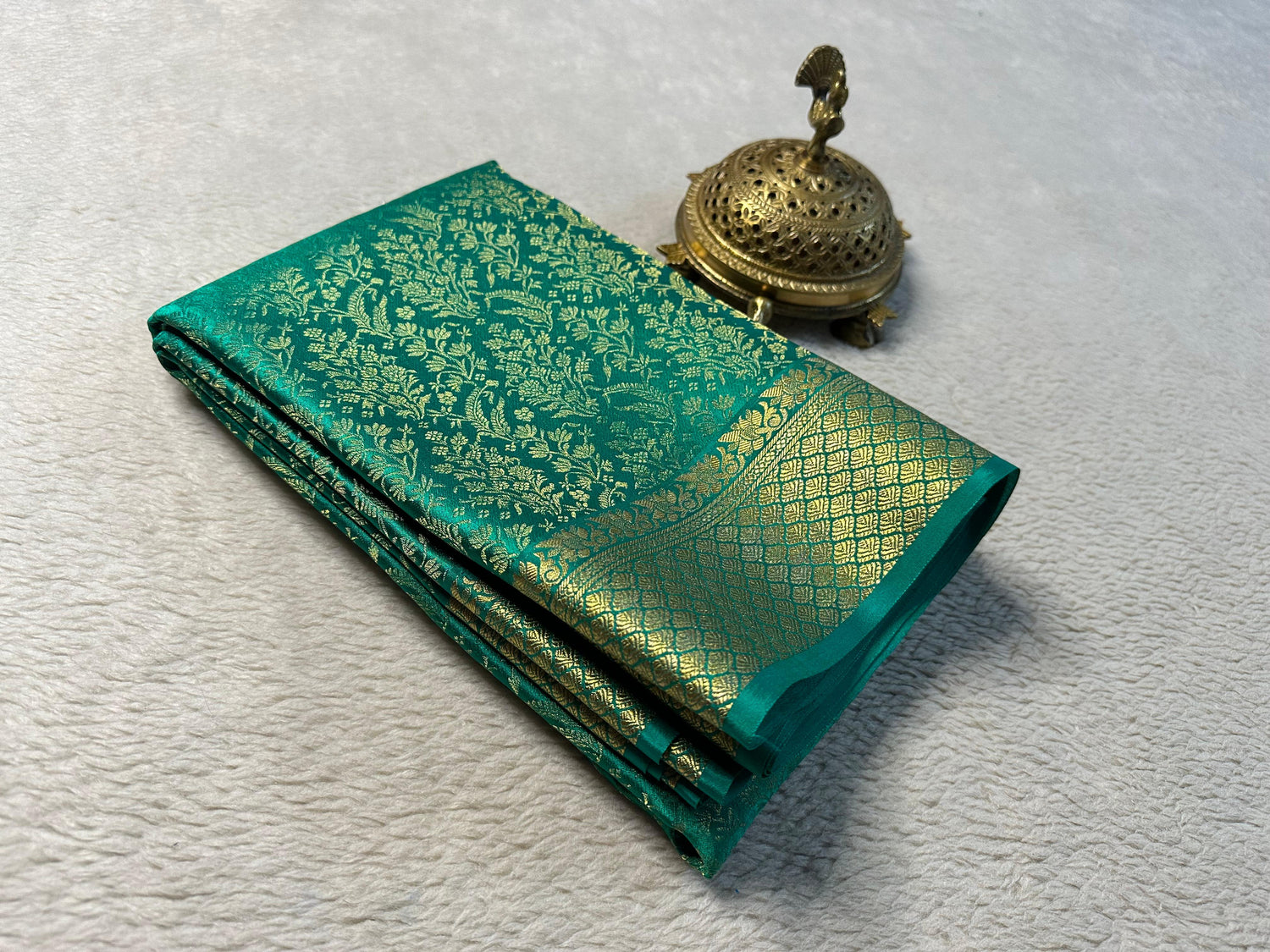 Attractive Traditional Brocade Mysore Silk Zari Weaving Work Saree