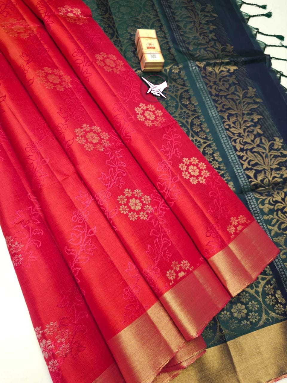 Ethnic Soft Silk Saree With Intricate Zari Weave